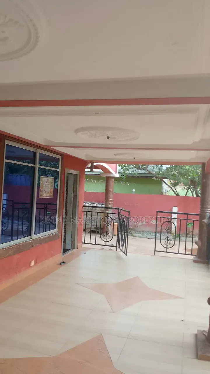5bdrm House in Awoshie Anyaa, Last Stop for sale