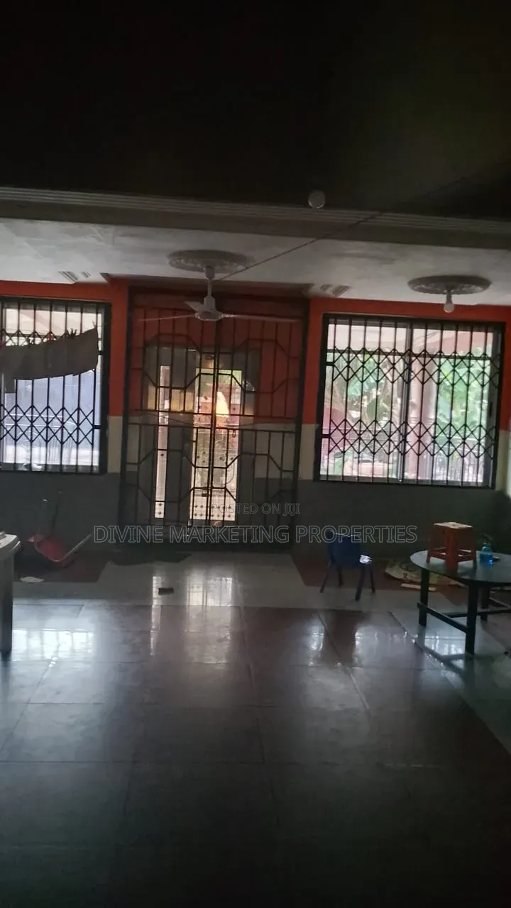 5bdrm House in Awoshie Anyaa, Last Stop for sale