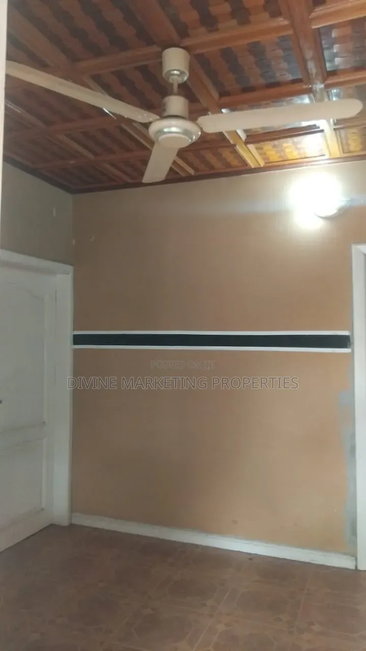 7bdrm House in Adenta, Barrier for sale