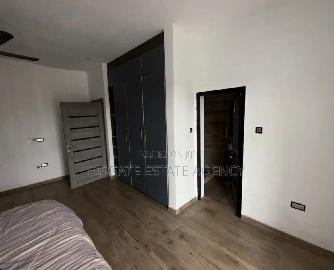3bdrm Duplex in Ashomang Estate for sale