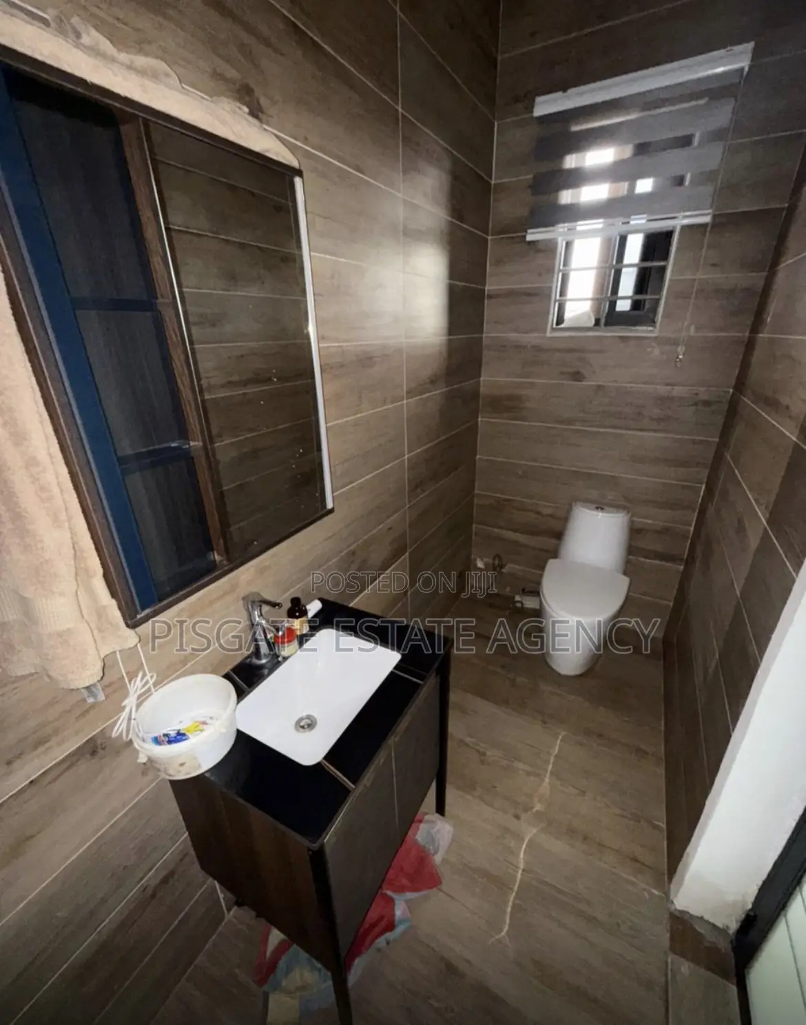 3bdrm Duplex in Ashomang Estate for sale