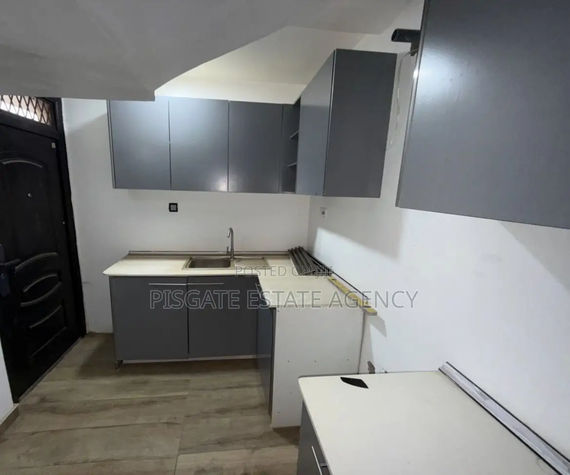 3bdrm Duplex in Ashomang Estate for sale