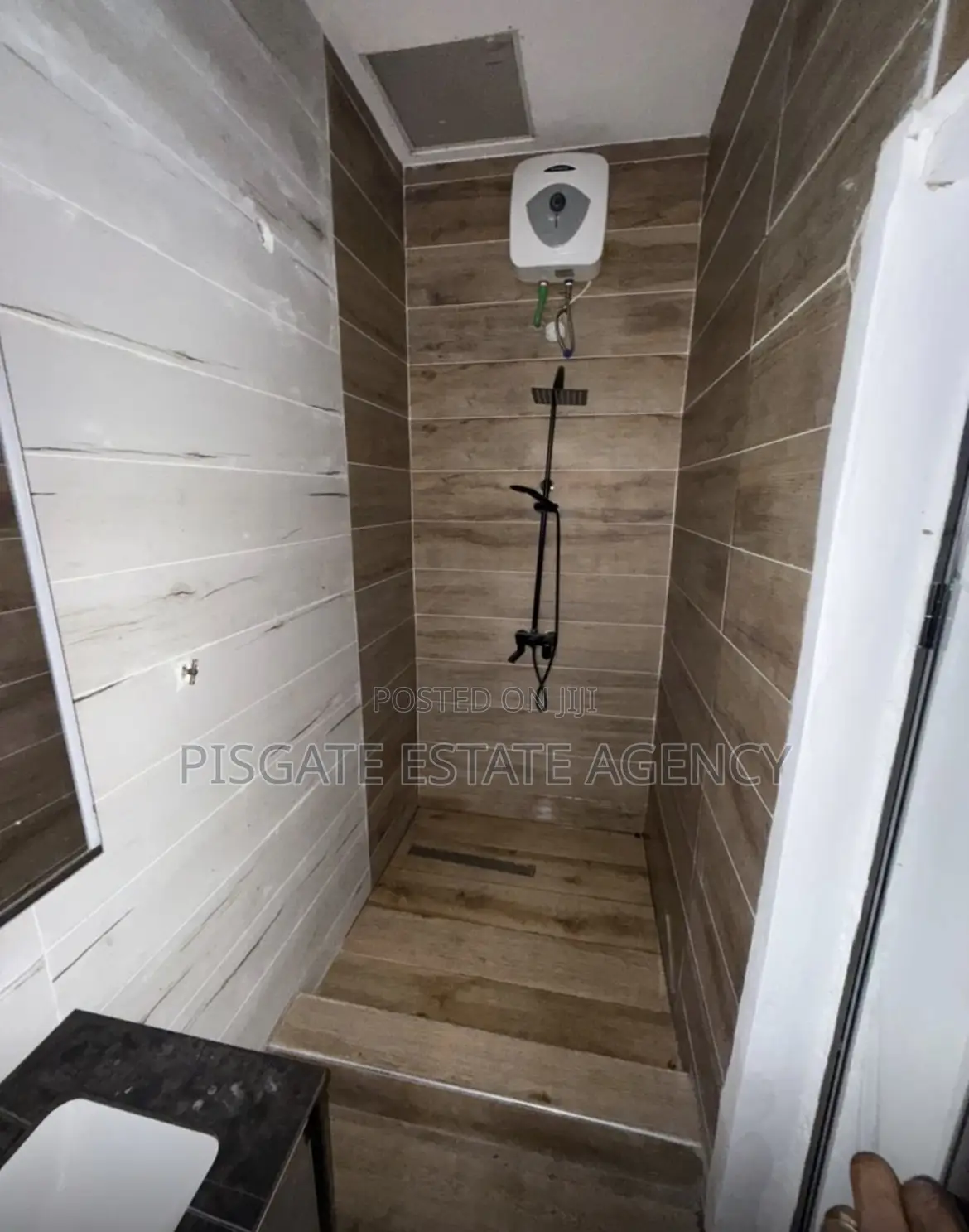 3bdrm Duplex in Ashomang Estate for sale