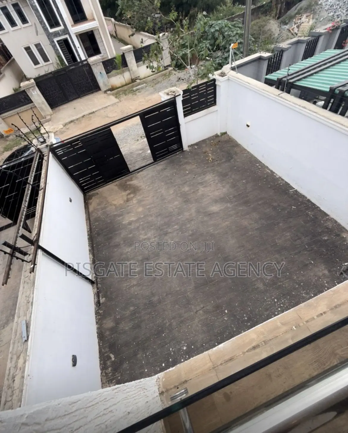 3bdrm Duplex in Ashomang Estate for sale