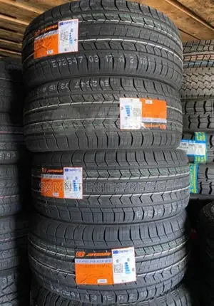 Original Car Tires Available for Wholesale Price