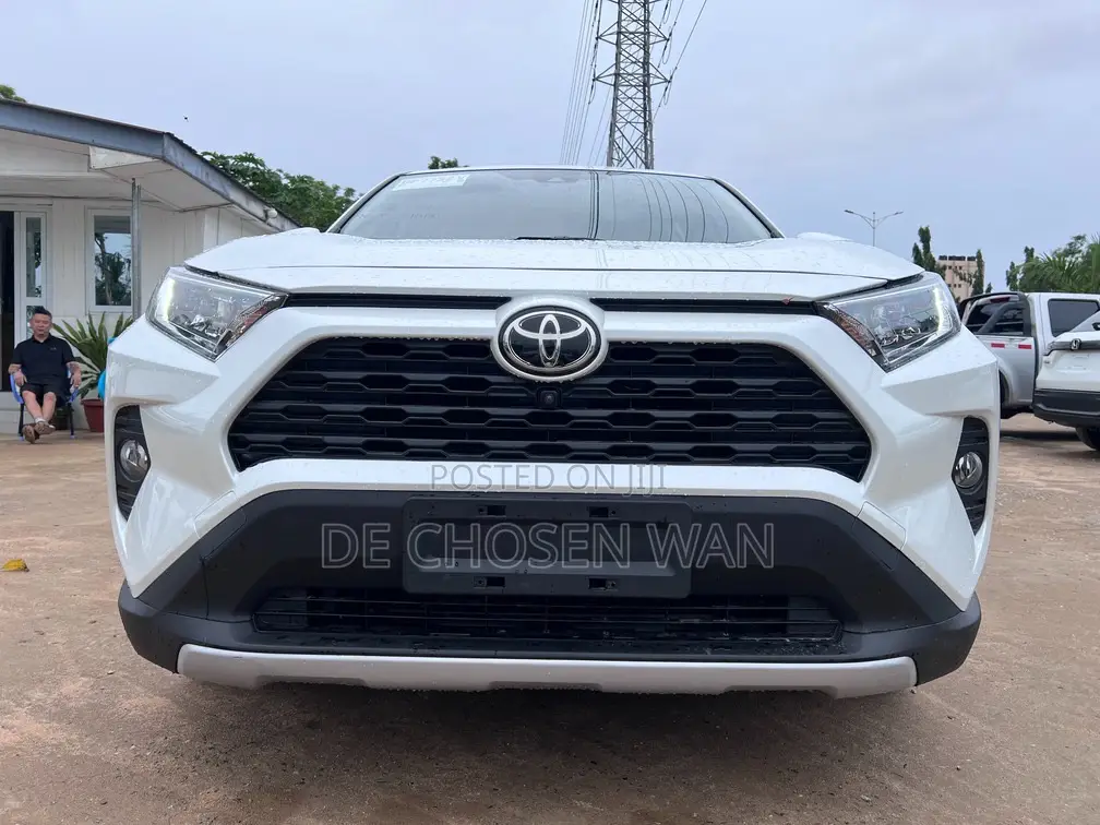 Toyota RAV4 Adventure 2021 White