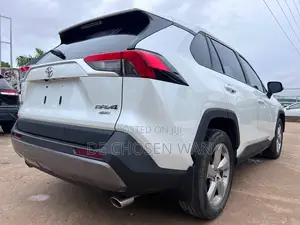 Toyota RAV4 Adventure 2021 White