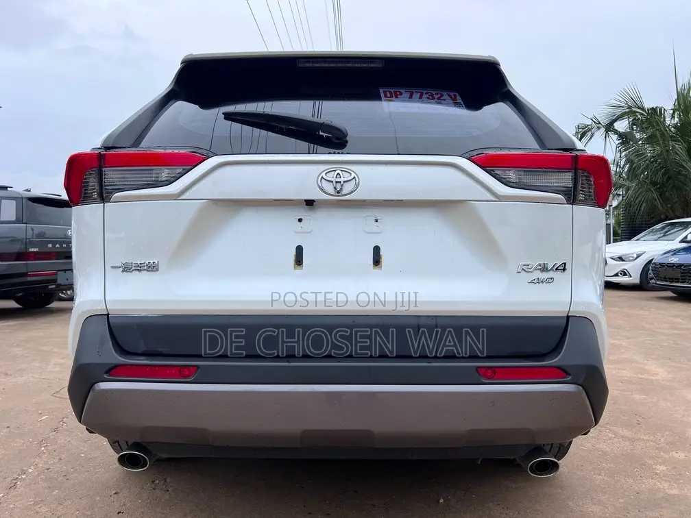 Toyota RAV4 Adventure 2021 White