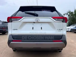 Toyota RAV4 Adventure 2021 White