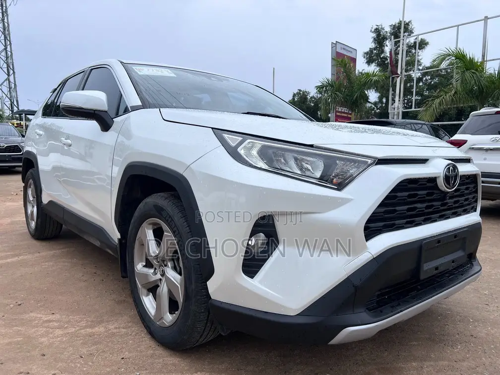 Toyota RAV4 Adventure 2021 White