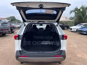 Toyota RAV4 Adventure 2021 White