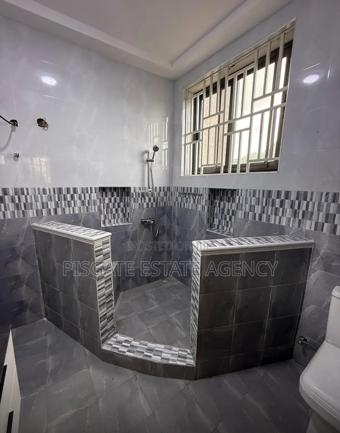 3bdrm Apartment in Awoshie for rent