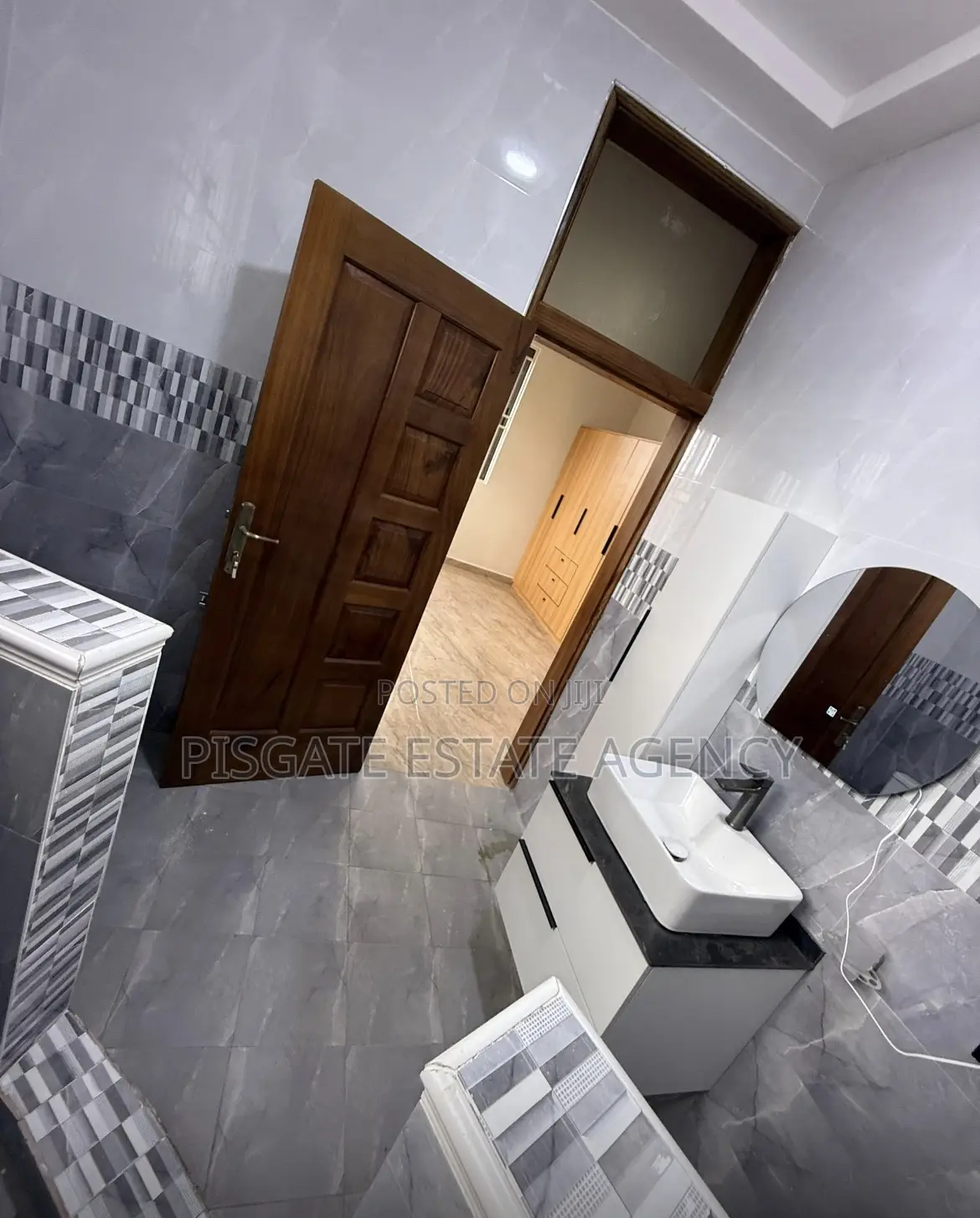 3bdrm Apartment in Awoshie for rent