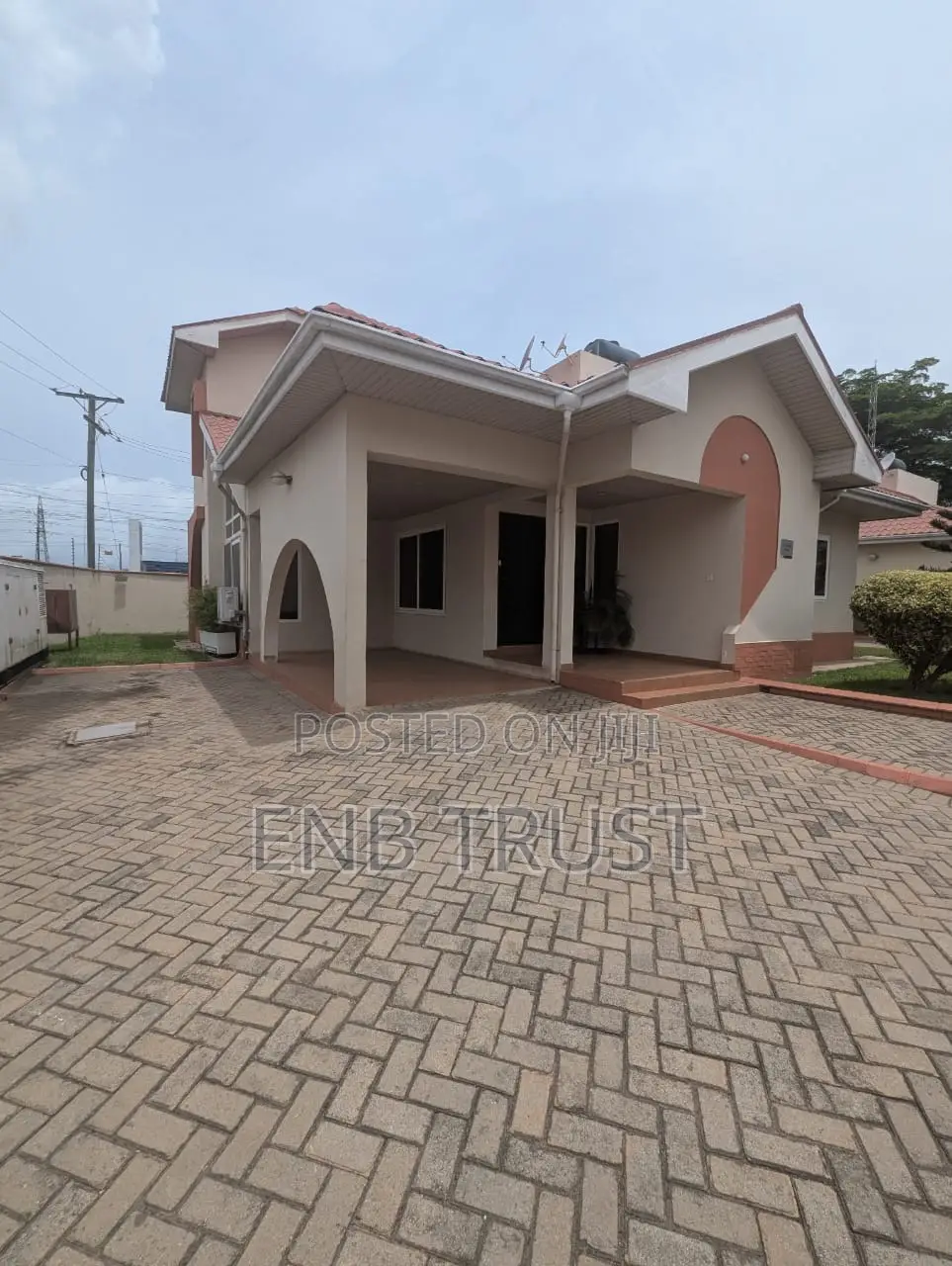 Furnished 3bdrm Townhouse / Terrace in East Legon, A&C Mall Area