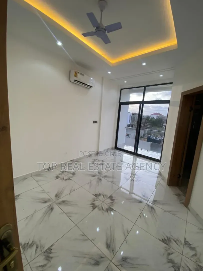 2bdrm Duplex in Botwei, School Junction for sale