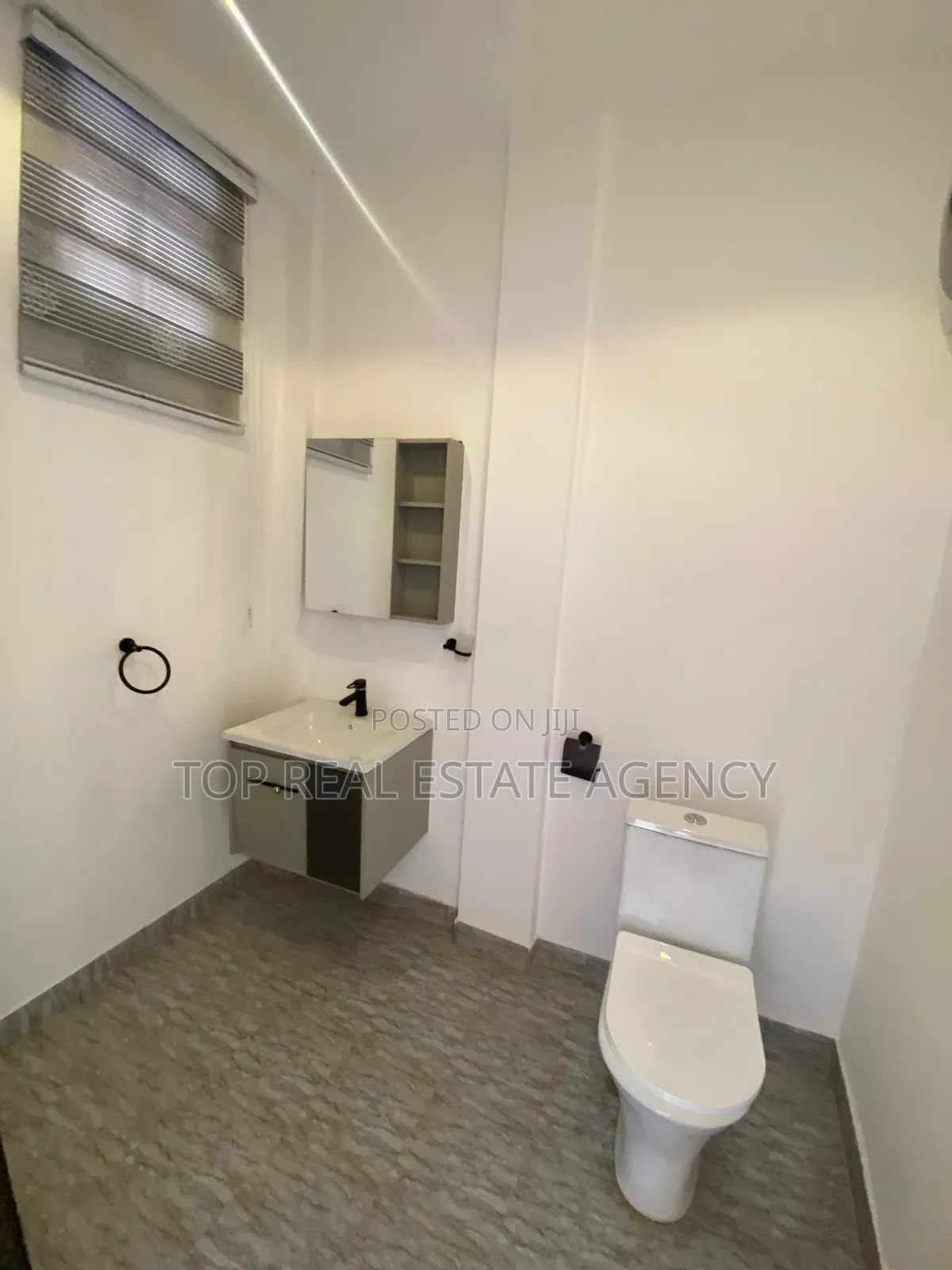 2bdrm Duplex in Botwei, School Junction for sale