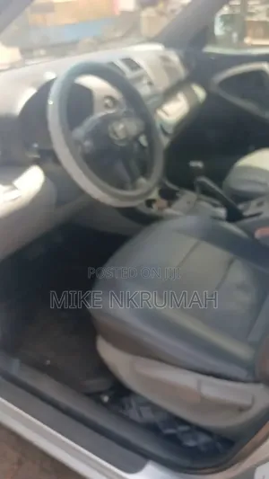 Toyota RAV4 2010 Silver