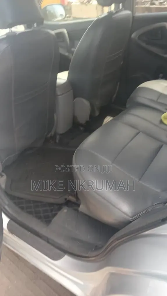 Toyota RAV4 2010 Silver