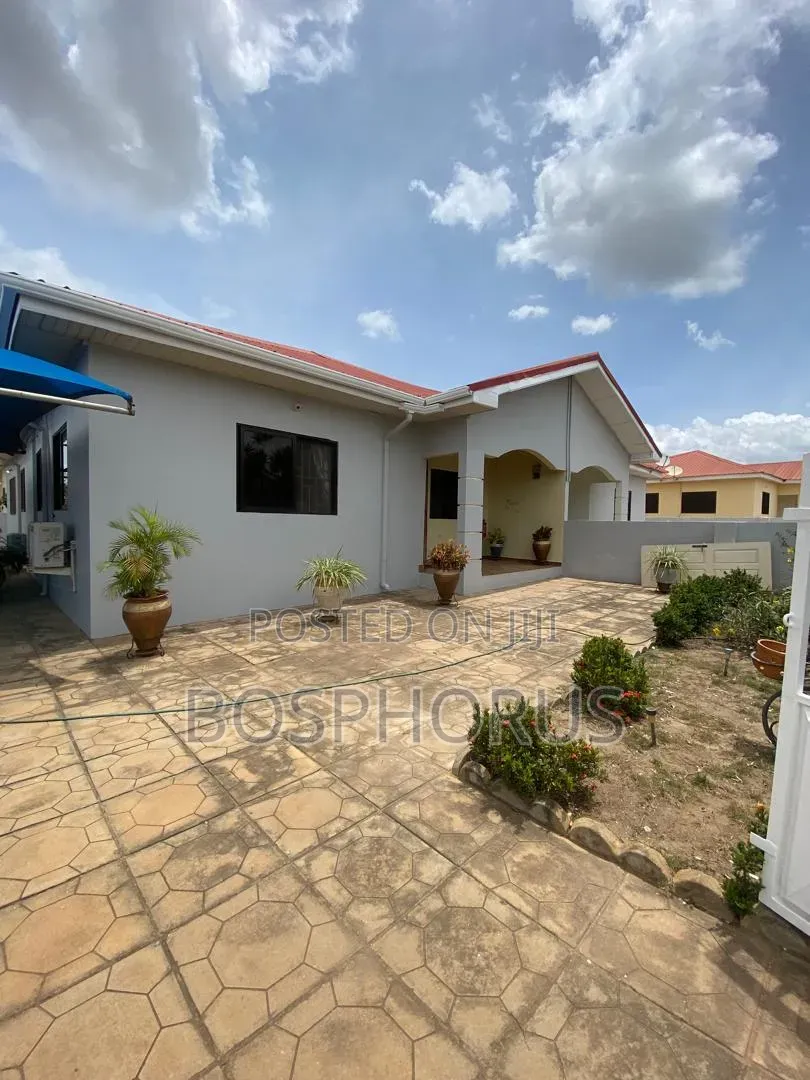 3bdrm House in Tema Devtraco Estate, Community 25 for rent