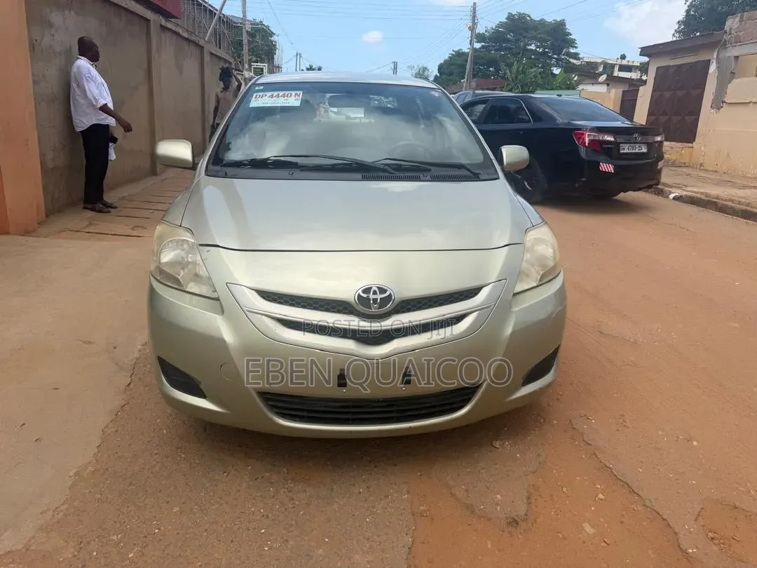 Toyota Belta 2010 Gold