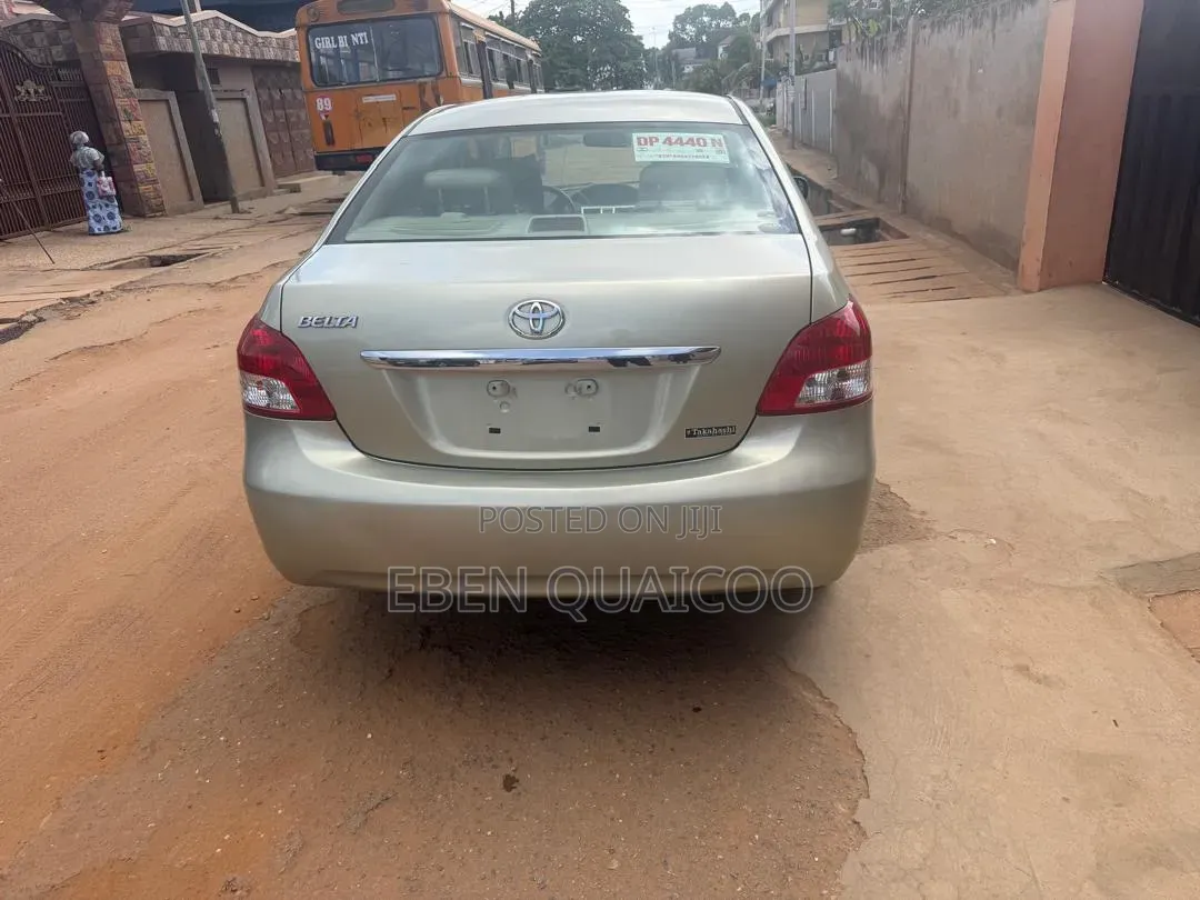 Toyota Belta 2010 Gold