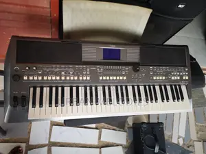 PSR-S670 Yamaha Keyboard