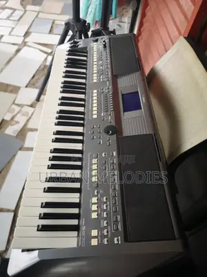 PSR-S670 Yamaha Keyboard