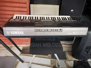 PSR-S670 Yamaha Keyboard