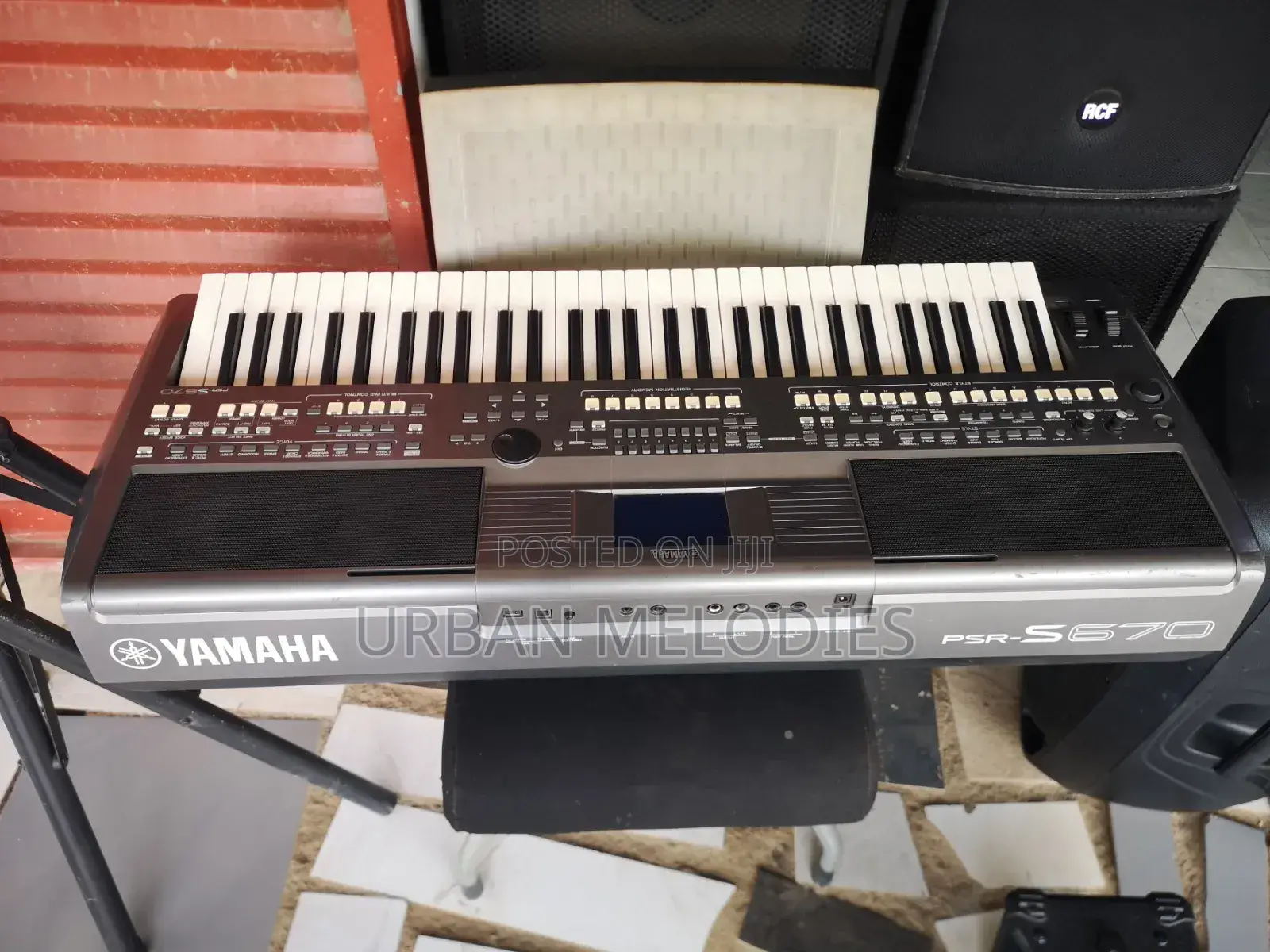 PSR-S670 Yamaha Keyboard