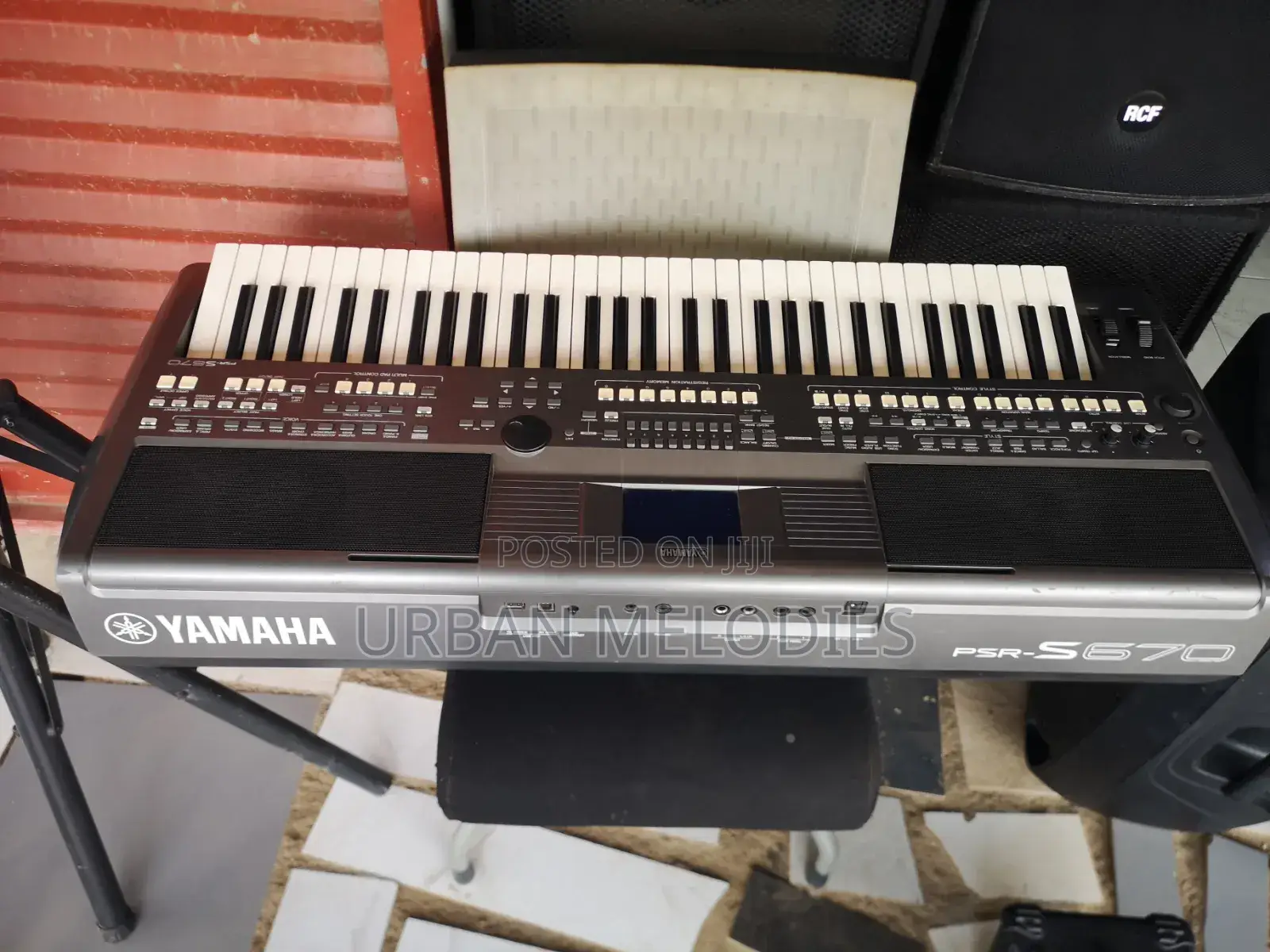 PSR-S670 Yamaha Keyboard