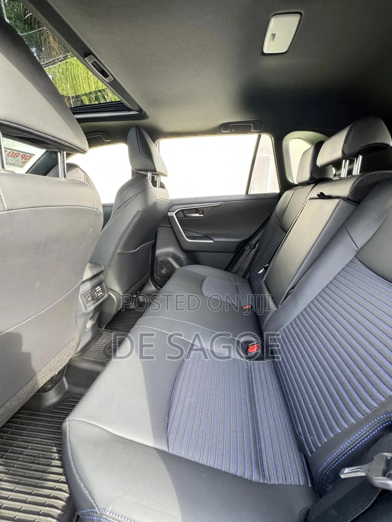 Toyota RAV4 XLE Premium 2025 Blue