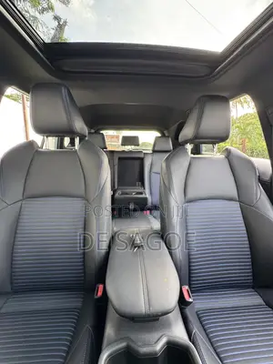 Toyota RAV4 XLE Premium 2025 Blue