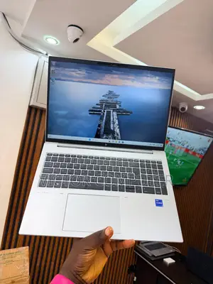 Laptop HP EliteBook 860 G10 16GB Intel Core i5 SSD 256GB