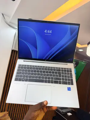 Laptop HP EliteBook 860 G10 16GB Intel Core i5 SSD 256GB