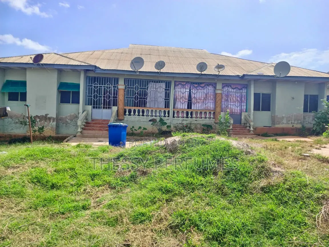 10bdrm Apartment in Ahafo Ano North for sale