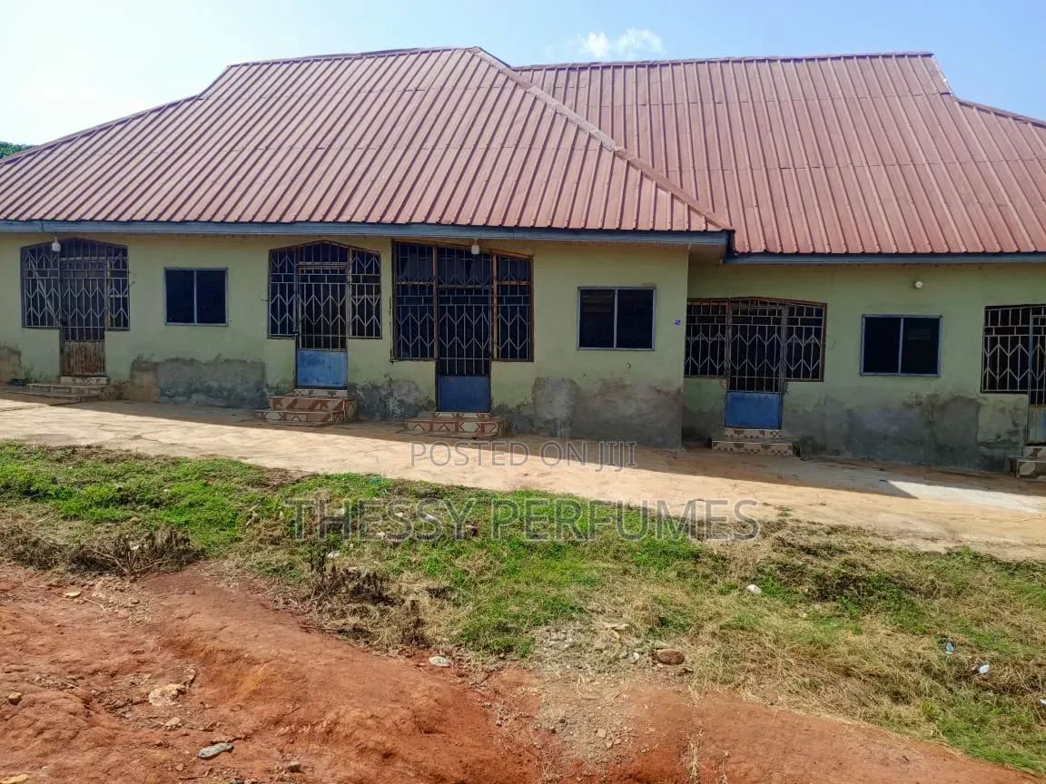 10bdrm Apartment in Ahafo Ano North for sale