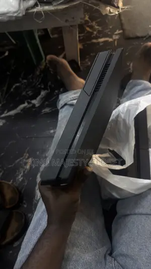 Play Station 4 Slim