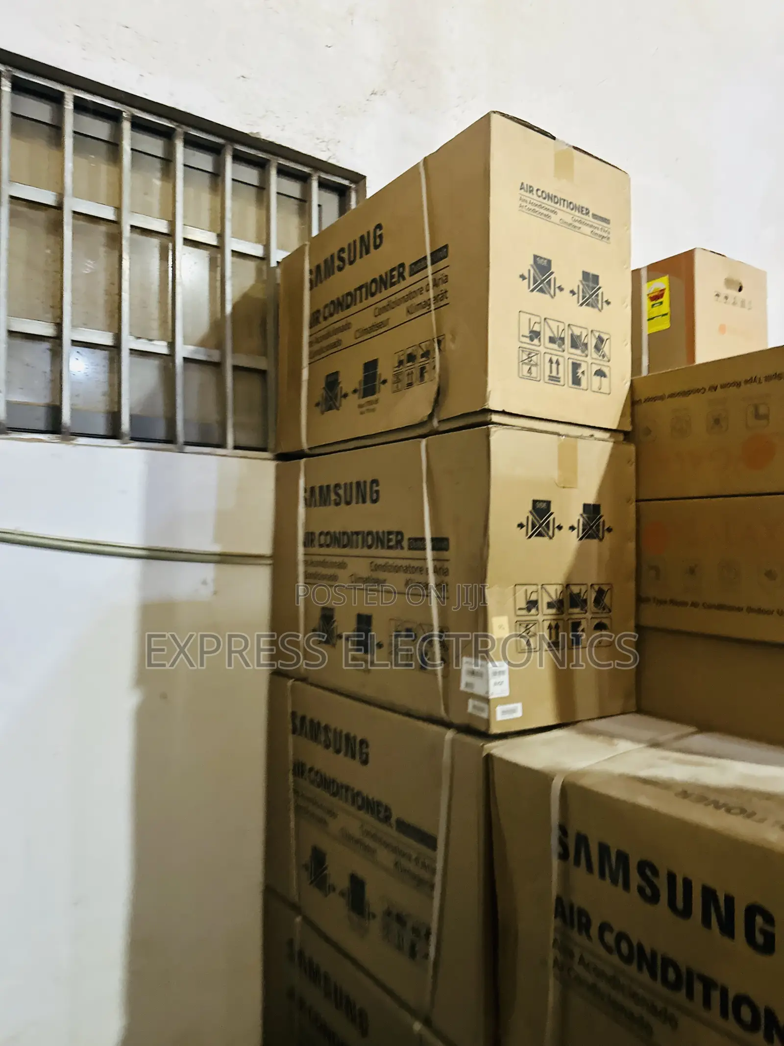 Long Lasting Effects Split R410 Gas White Samsung 1.5hp