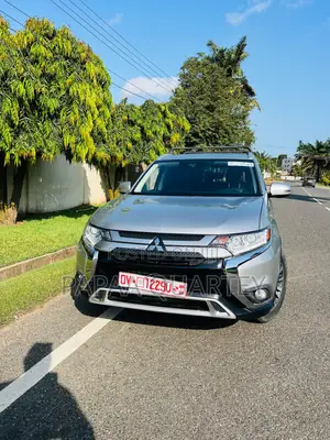 Mitsubishi Outlander 2020 Gray