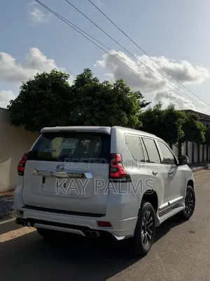 Toyota Land Cruiser Prado 2017 White