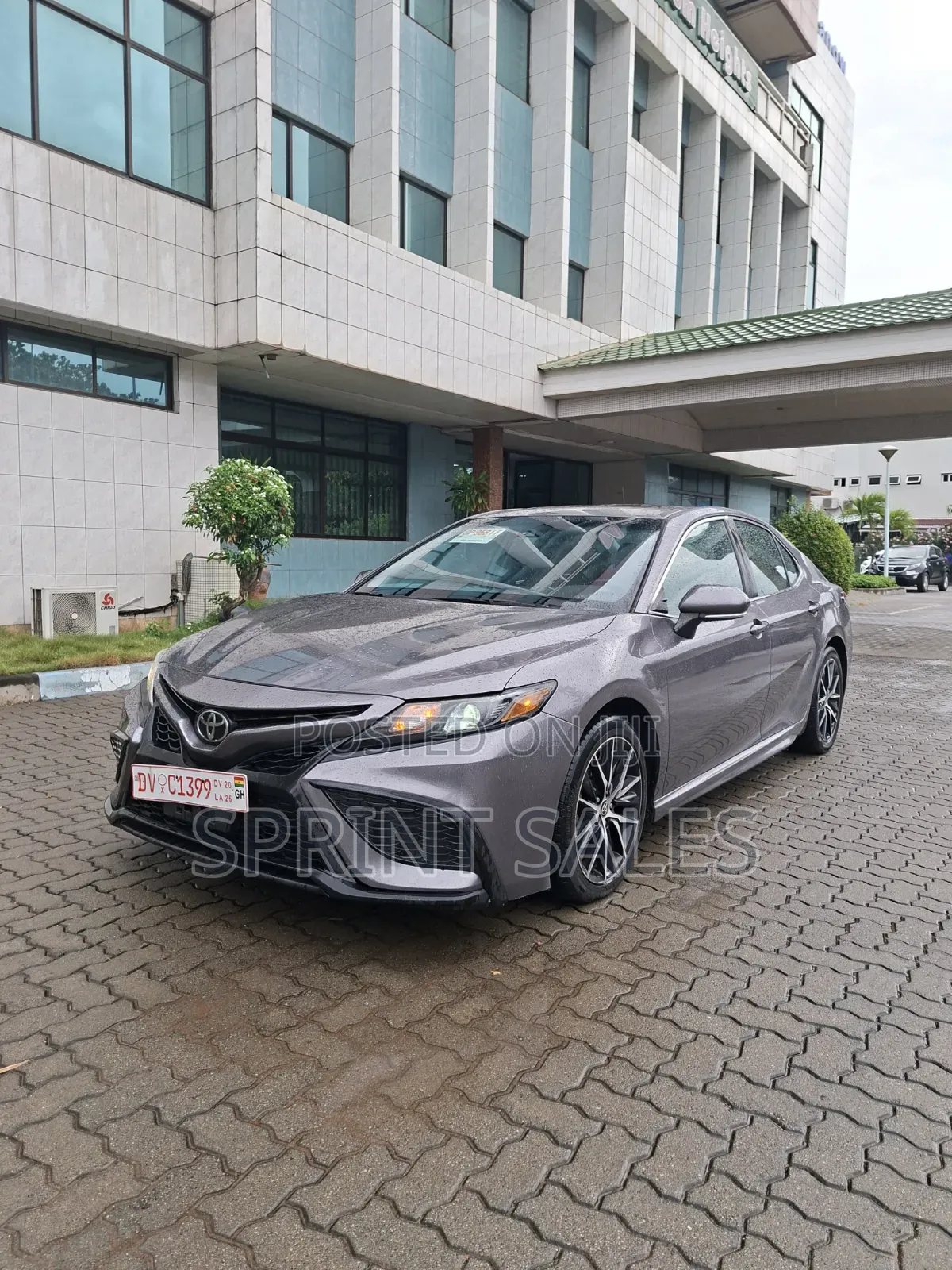 Toyota Camry SE 2021 Gray