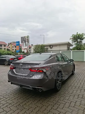 Toyota Camry SE 2021 Gray