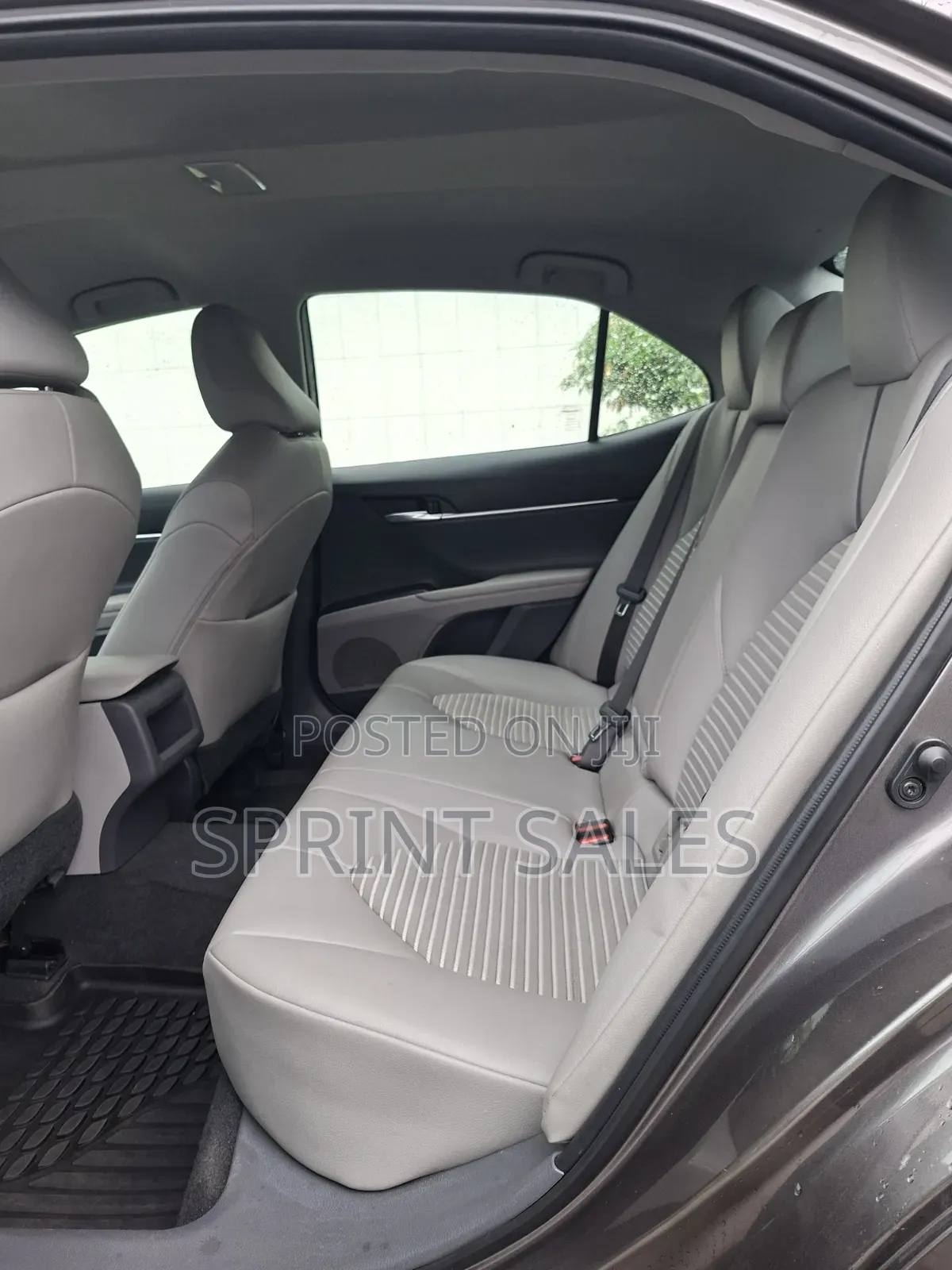 Toyota Camry SE 2021 Gray