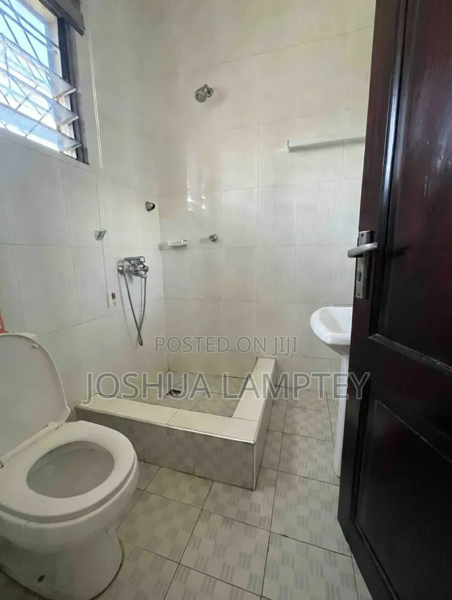 3bdrm House in School Junction for rent