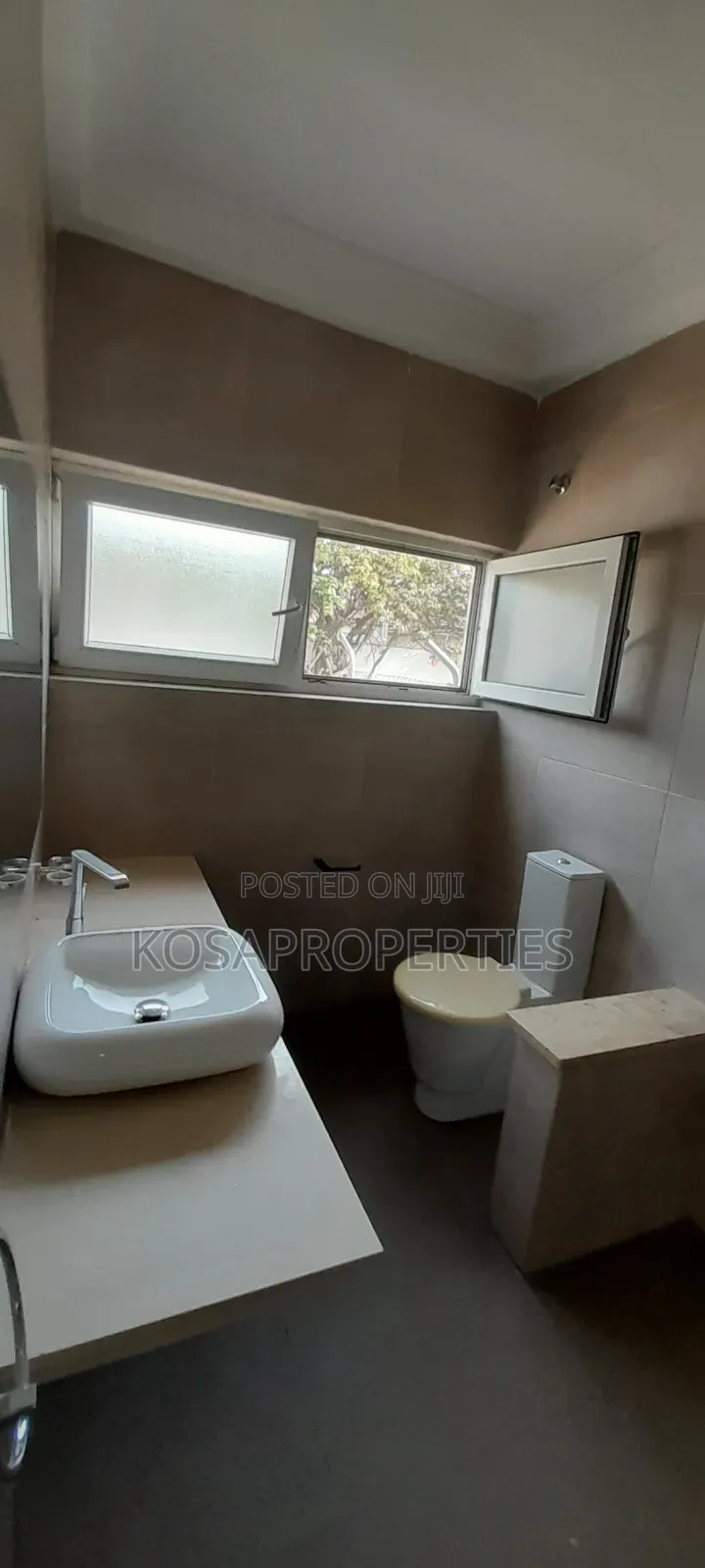 11bdrm House in East Legon, Ghana Link Area for rent