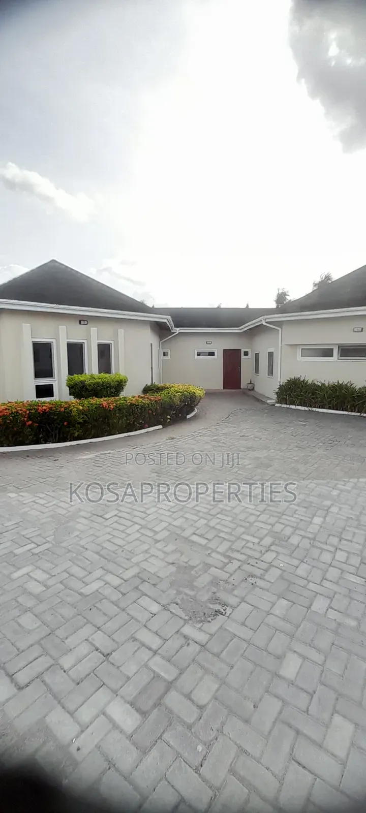 11bdrm House in East Legon, Ghana Link Area for rent