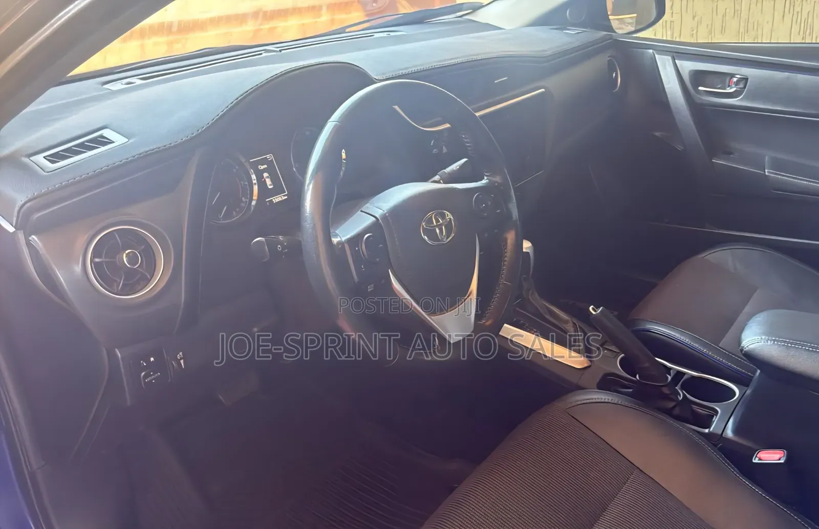 Toyota Corolla SE (1.8L 4cyl 2A) 2019 Blue