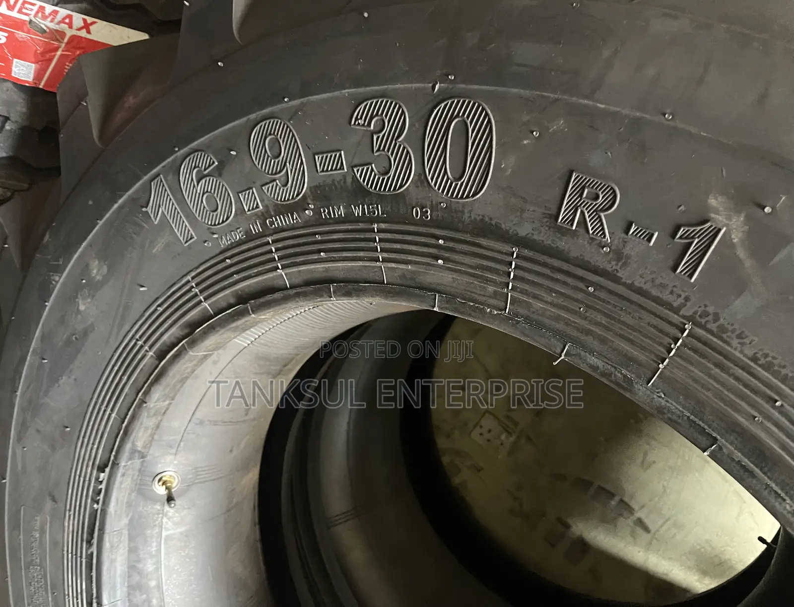 16.9 R30 Tractor Tyre VGL