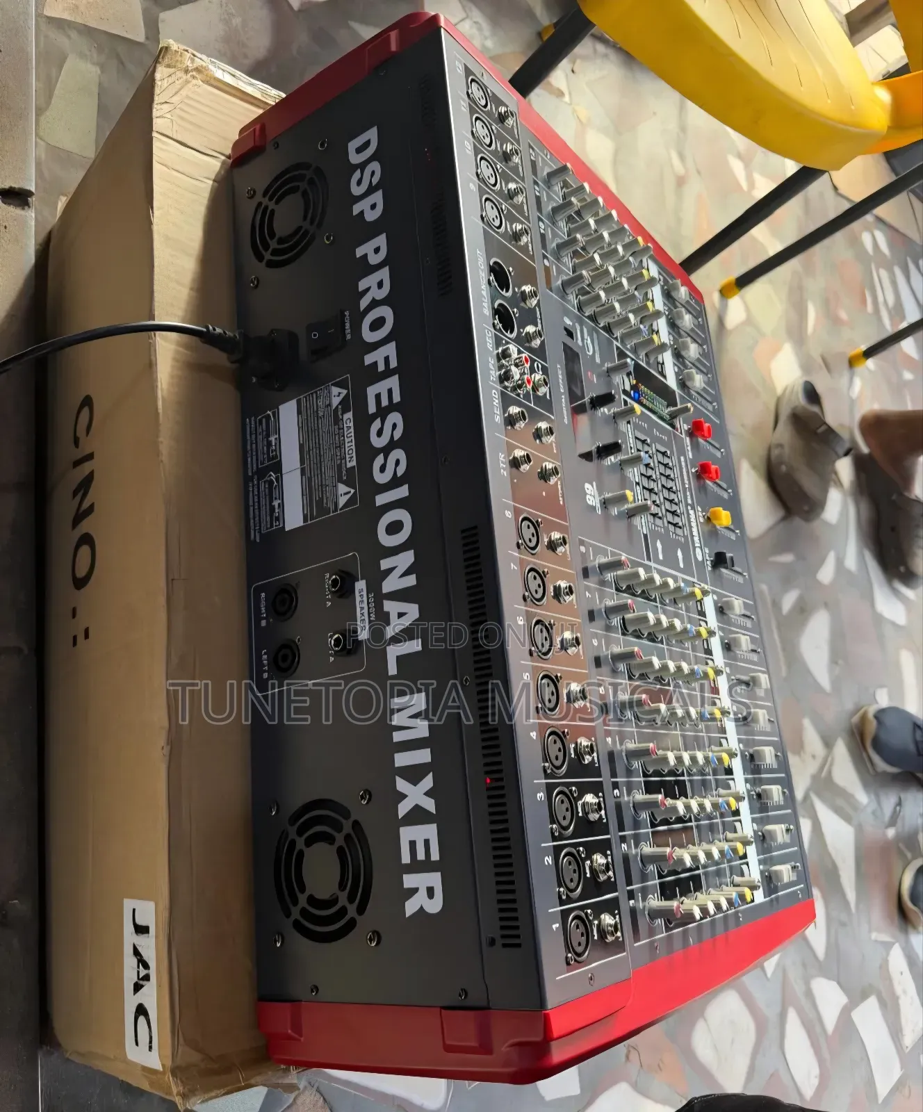 Yamaha Bix-1200usb 12-Channel Powered Audio Mixer.