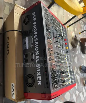 Yamaha Bix-1200usb 12-Channel Powered Audio Mixer.